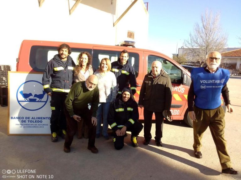 Bomberos de Toledo participan en la logística de la GR y donan 150 litros de aceite de girasol