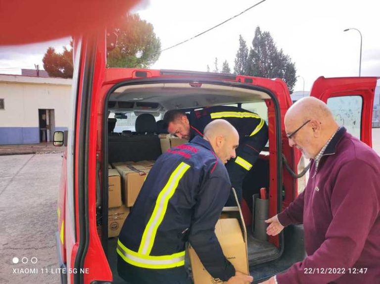 Bomberos de Toledo transportan al BAT los alimentos recogidos en varios colegios de la ciudad
