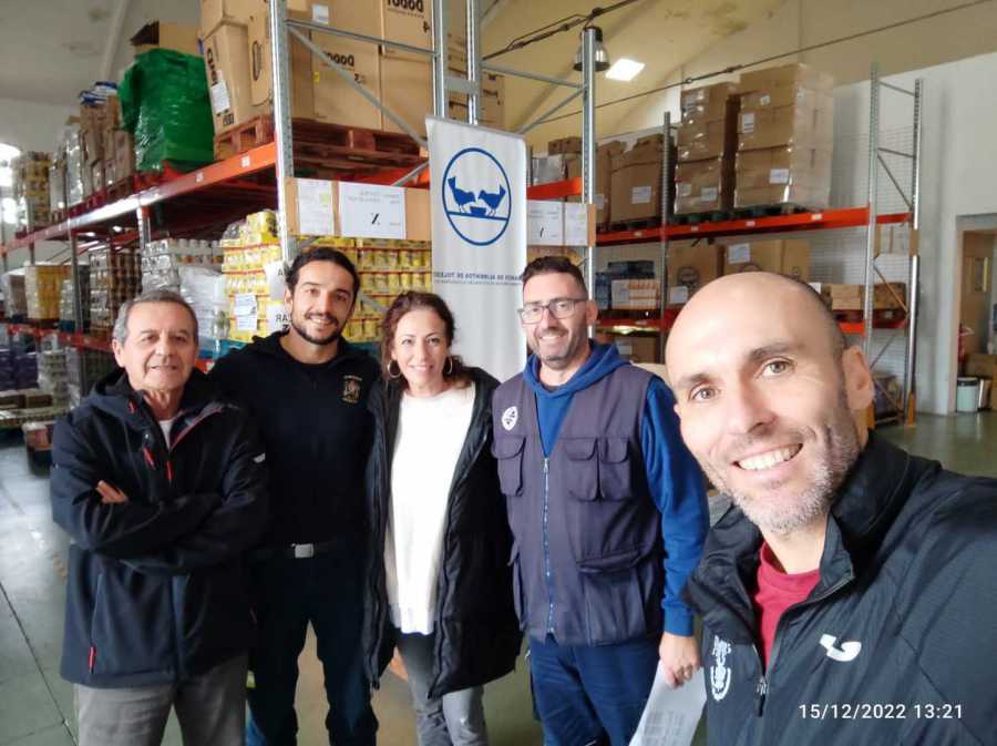 Voluntarios y colaboradores en el almacén del Banco de Alimentos durante la Gran Recogida 2022