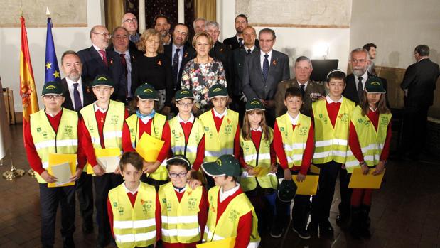 Foto de grupo de los galardonados en el acto del XXXVIII aniversario de la Constitución Española