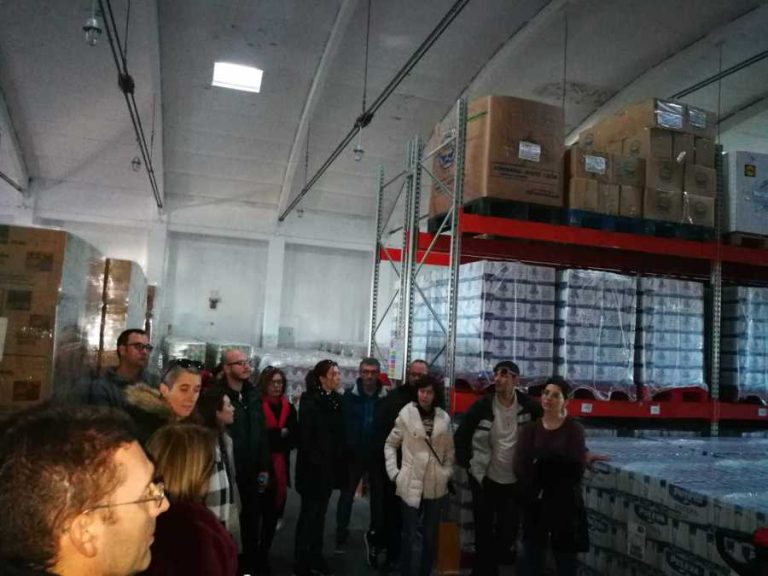 Estudiantes de gestión de almacenes visitan nuestras instalaciones