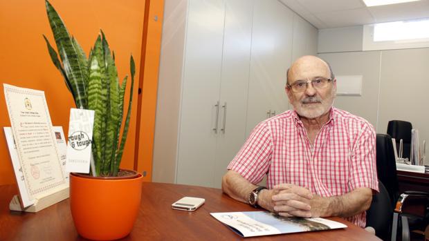 Manuel Lanza, presidente del Banco de Alimentos de Toledo, en su despacho