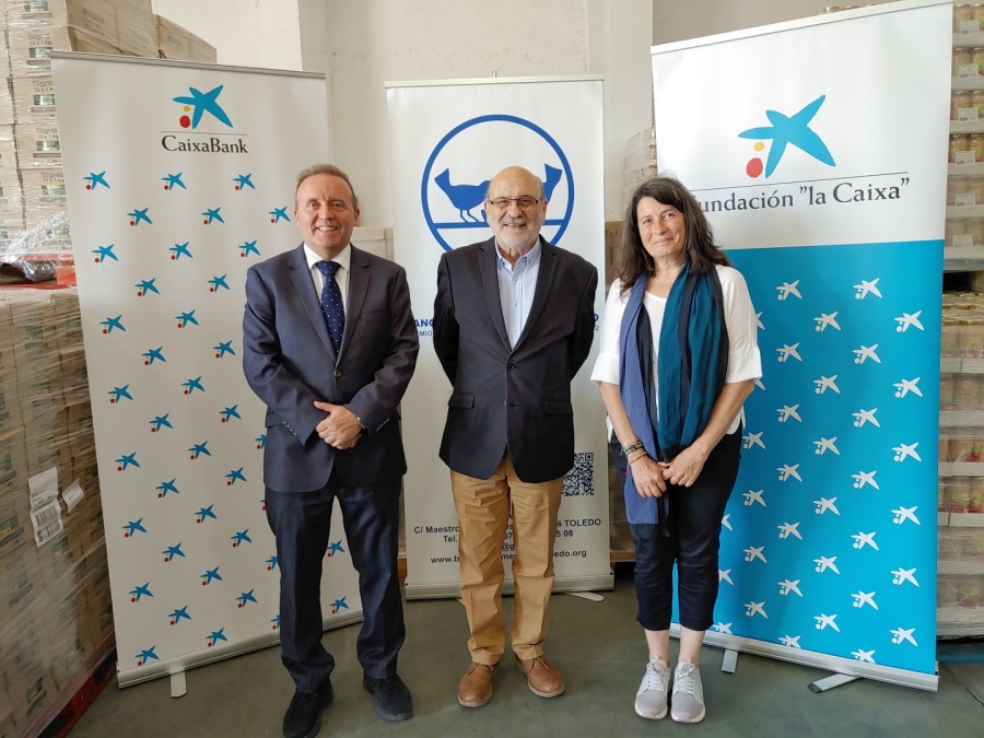 Representantes de CaixaBank, la Fundación la Caixa y el Banco de Alimentos de Toledo