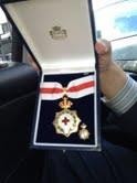 Medalla de la Cruz Roja en su estuche