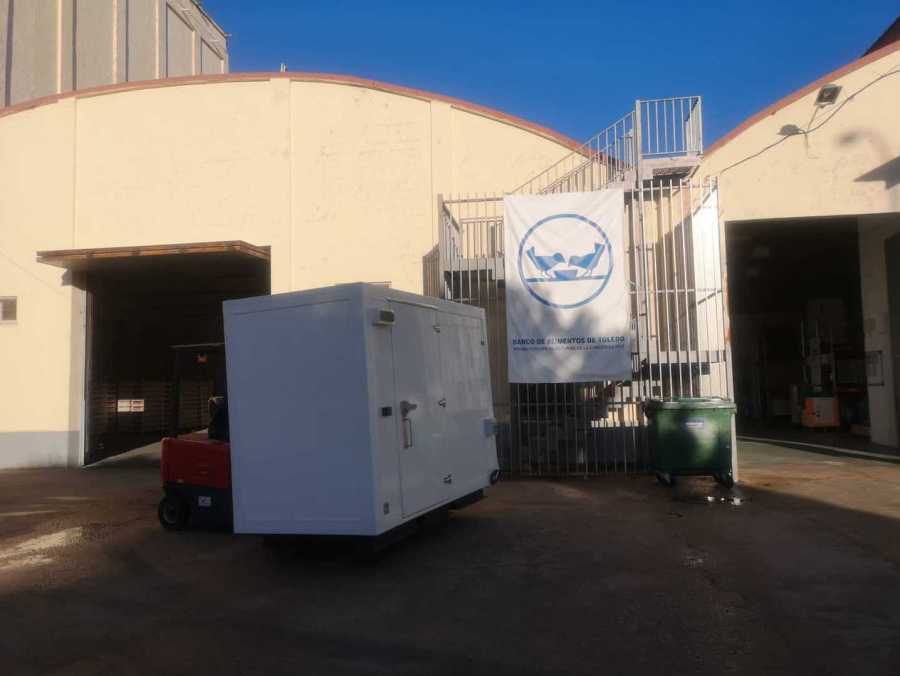 Nueva cámara congeladora a la entrada del almacén del Banco de Alimentos